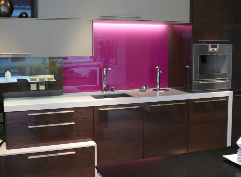 Glazen keukenachterwand paars